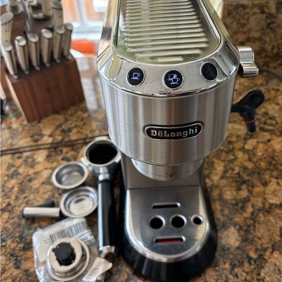 Delonghi Dedica EC680M/Espresso Machine/Coffee Cappuccino Maker/Stainless/Metal - Picture 6 of 7